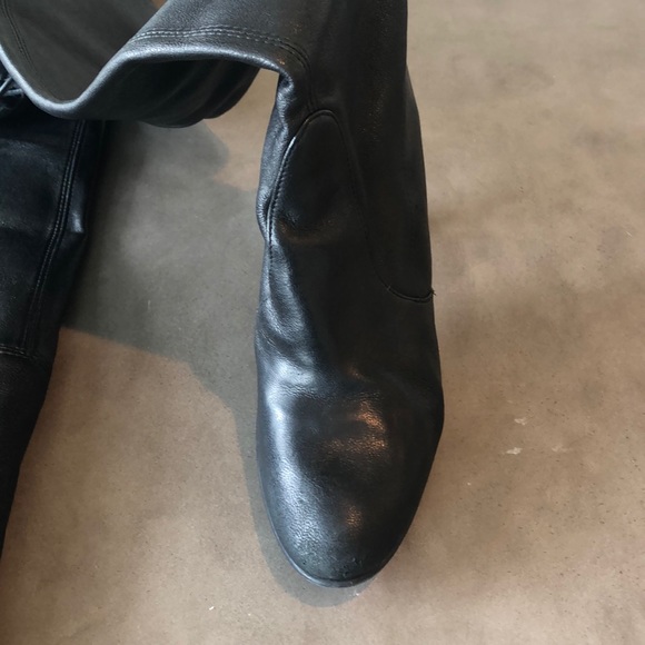 Stuart Weitzman Highland Leather Bootie - Picture 4 of 8